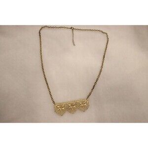 Lace Scallop gold tone flower pattern necklace, vintage style unique party jewel